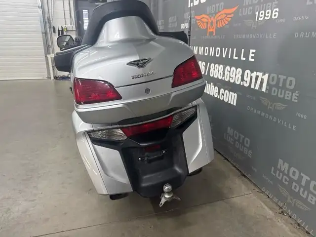 2015 Honda GL1800 Goldwing in Sport Touring in Drummondville - Image 11