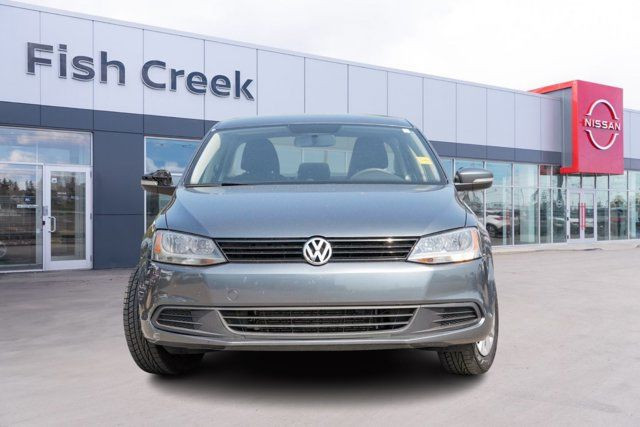2014 Volkswagen Jetta Sedan Trendline+ | One Owner | Clean Sedan in Cars & Trucks in Calgary - Image 2