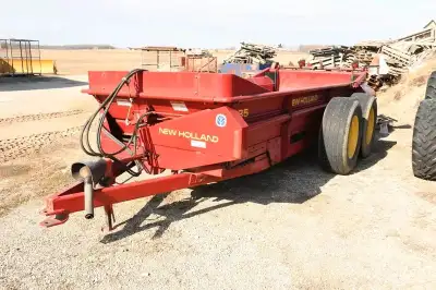 NEW HOLLAND 185 MANURE SPREADER. ONE OWNER! LIKE NEW! TANDEM AXLE, DOUBLE BEATER, ENDGATE, SPLASH GU...