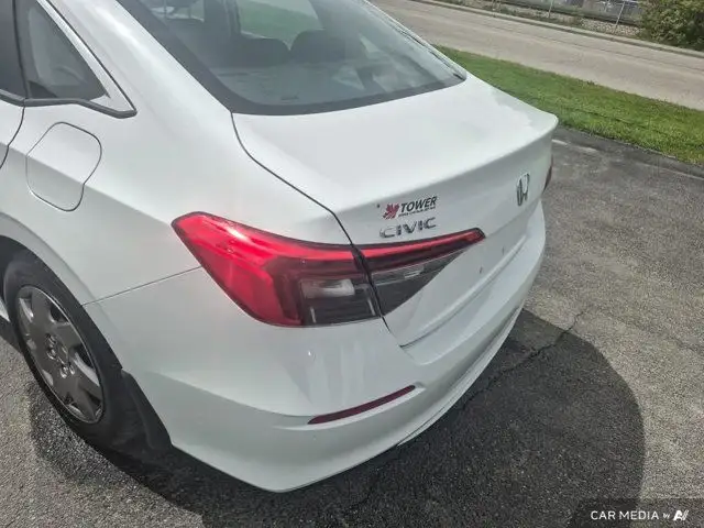 2022 Honda Civic Sedan EX | One Owner | Low Mileage | Lane Keep in Cars & Trucks in Calgary - Image 15