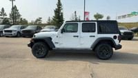 This 2025 JEEP WRANGLER 4-DOOR SPORT has the following options Cloth Low-Back Bucket Seats, Apple Ca... (image 5)