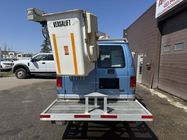 2006 Ford E-350 Bucket Van 29 FT VersaLift in Cars & Trucks in Calgary - Image 4