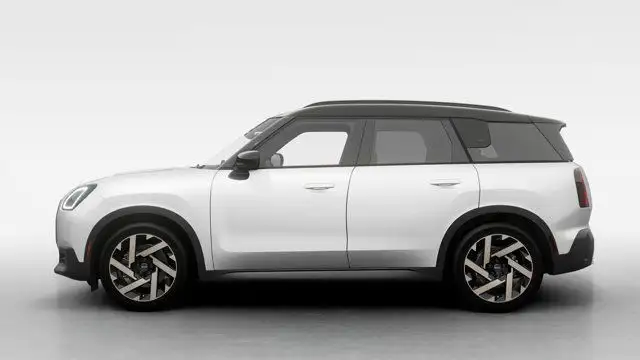 2025 MINI Countryman SE ALL4 | Premier | Style Favoured in Cars & Trucks in City of Montréal - Image 5