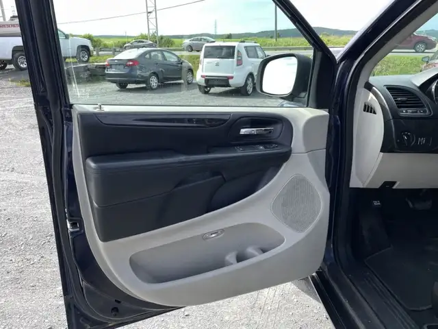 2015 Dodge Grand Caravan Ensemble Valeur Plus in Cars & Trucks in Sherbrooke - Image 10
