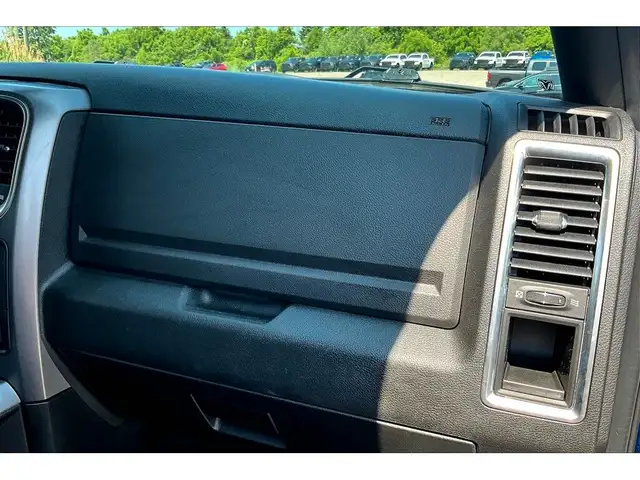 2022 Ram 1500 Classic Warlock Crew V8 | All Terrain Pkg | Alpine in Cars & Trucks in Mississauga / Peel Region - Image 17