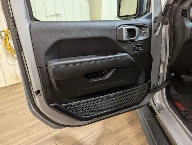 2021 Jeep Wrangler Unlimited Sahara in Cars & Trucks in Calgary - Image 30