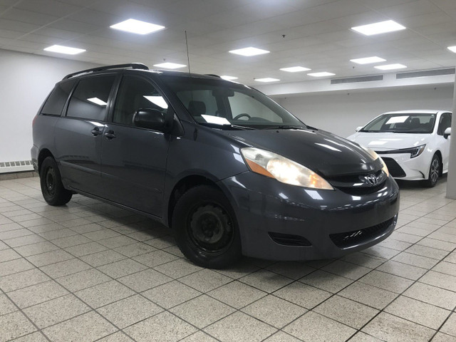 2007 Toyota Sienna LE in Cars & Trucks in Calgary