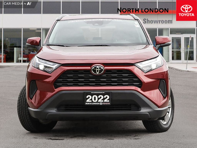 2022 Toyota RAV4 XLE CLEAN CARFAX - POWER LIFTGATE - APPLE CA... in Cars & Trucks in London - Image 2