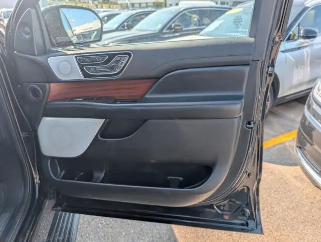 2021 Lincoln Navigator Reserve 3.5L, HIGH OUTPUT, NAVIGATION,... in Cars & Trucks in Calgary - Image 11