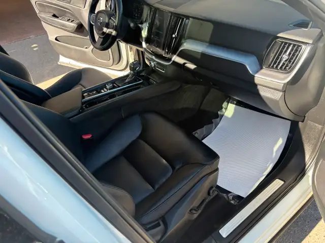 2019 Volvo XC60 Momentum T6 AWD Hail Sale in Cars & Trucks in Calgary - Image 29