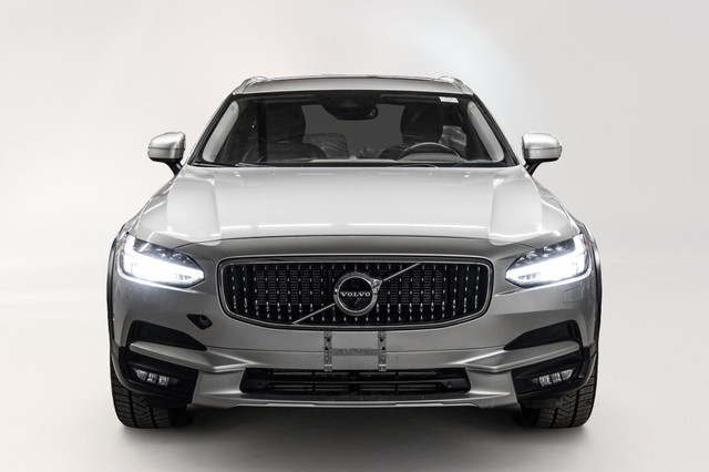 2019 Volvo V90 Cross Country T6 AWD R-Design R-Design Cuir Toit  in Cars & Trucks in City of Montréal - Image 2