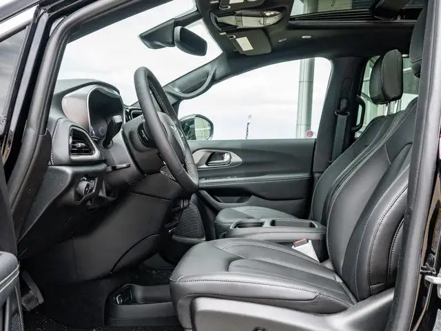 2025 Chrysler Pacifica Select in Cars & Trucks in Barrie - Image 17