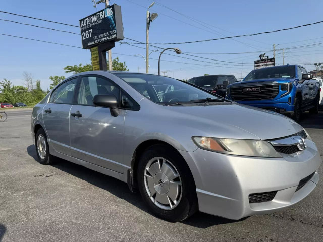 2011 HONDA Civic DX-G in Cars & Trucks in Laval / North Shore - Image 2