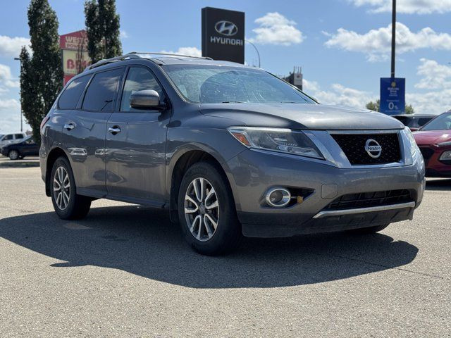 2016 Nissan Pathfinder SV | AWD | Heated Steering Wheel in Cars & Trucks in Grande Prairie - Image 4