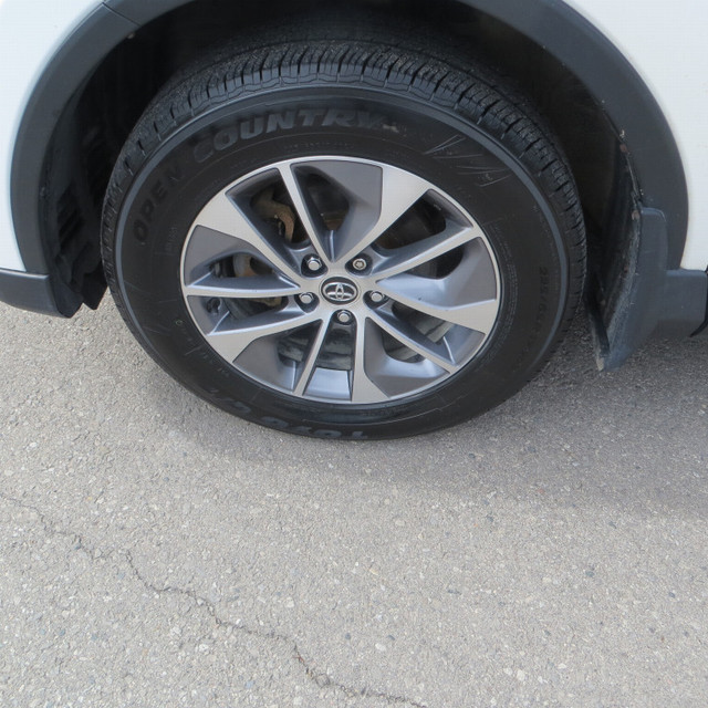2016 Toyota RAV4 Hybrid AWD HYBRID XLE in Cars & Trucks in Mississauga / Peel Region - Image 3