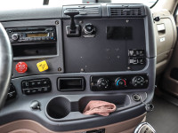 STOCK #314017 Looking for a dependable highway tractor? This 2017 Freightliner Cascadia is built for... (image 9)