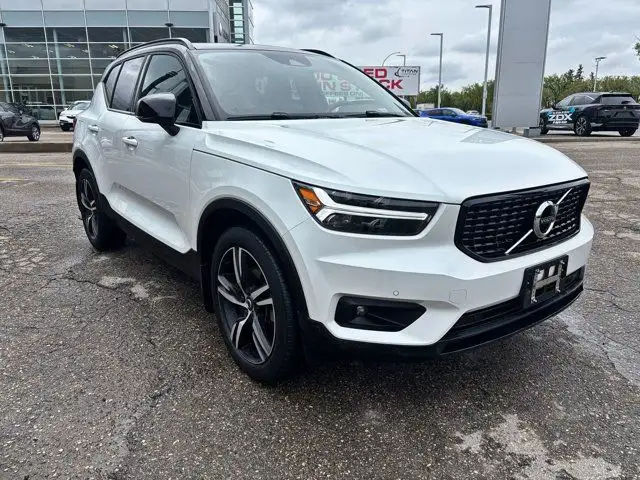 2021 Volvo XC40 R-Design T5 AWD | Adaptive Cruise | Nav | Pano in Cars & Trucks in Regina - Image 6