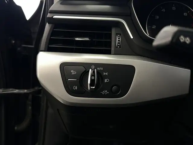 2017 Audi A4 Premium 2L Turbo Cuir Sunroof Carplay AWD in Cars & Trucks in Laval / North Shore - Image 24
