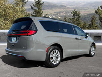 This 2022 Chrysler Pacifica Touring L boasts a powerful 3.6L Pentastar VVT V6 engine paired with a s... (image 5)