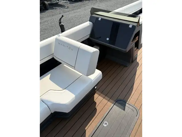 2025 Manitou Explore Switchback 26 Trifold SHP575 with Mercury R in Powerboats & Motorboats in Winnipeg - Image 11