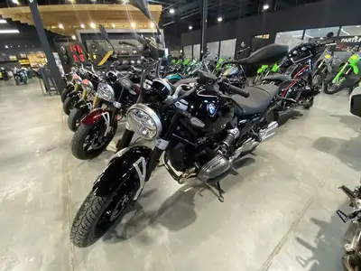 2024 BMW R 12 Blackstorm MetallicCRUISE AS YOU AREYou don't have to dream of California. This laid-b...