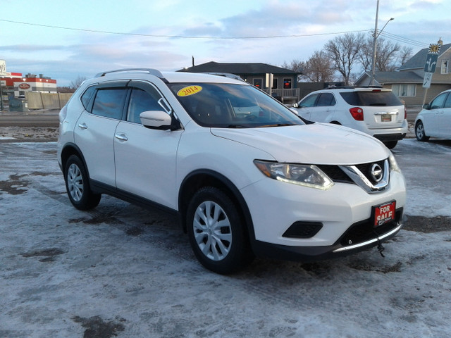 2014 Nissan Rogue S with Remote Start/Back-up-Camera...!!! in Cars & Trucks in Winnipeg