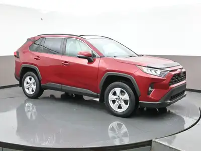Adventure-ready and packed with practical features, this 2020 Toyota RAV4 XLE AWD is the perfect ble...