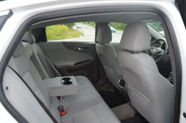 2018 Chevrolet Malibu 4dr Sdn Hybrid w/1HY in Cars & Trucks in Markham / York Region - Image 12