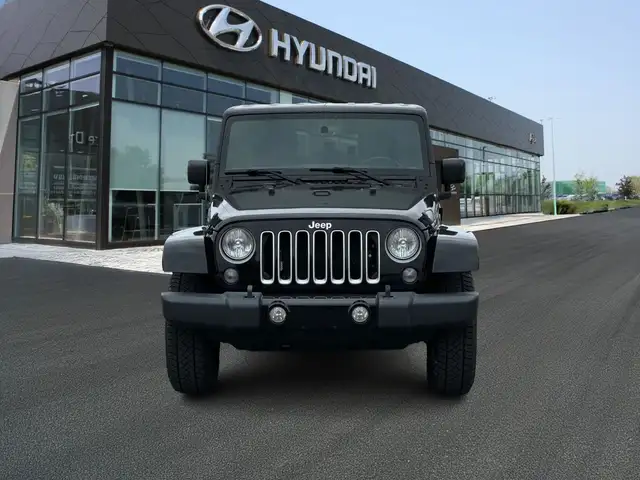 2017 Jeep Wrangler Unlimited Sahara in Cars & Trucks in Oshawa / Durham Region - Image 3