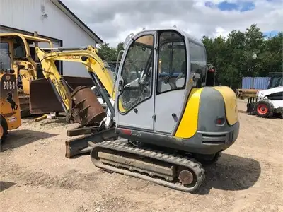 2014 WACKER/NEUSON 3503 MINI EXCAVATOR CAB, HEAT, ONLY 1167 HOURS, HYDRAULIC THUMB, DIGGING BUCKET &...