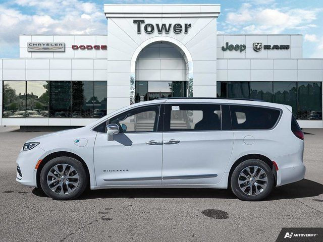 2024 Chrysler Pacifica Hybrid Pinnacle in Cars & Trucks in Calgary - Image 2