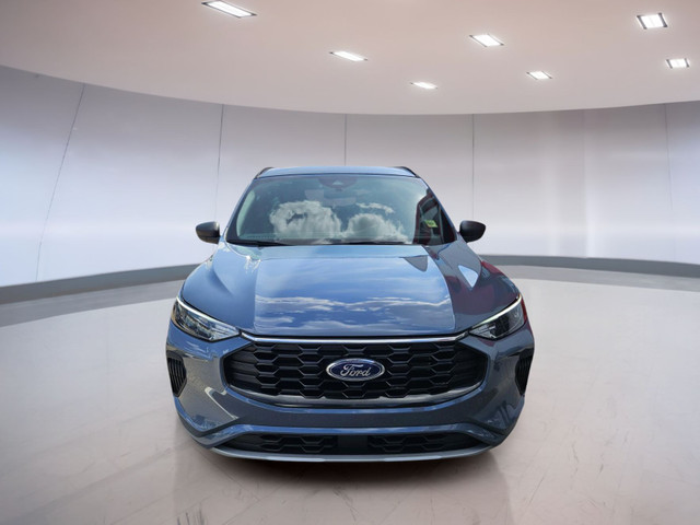 Ford Escape Hybrid St-Line 2023 in Cars & Trucks in Medicine Hat - Image 2
