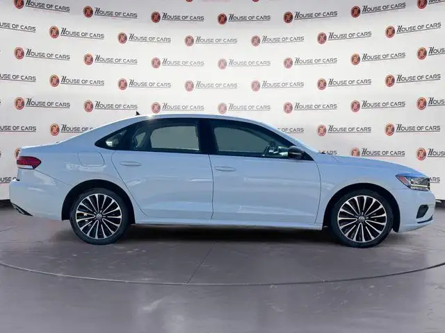 2022 VOLKSWAGEN PASSAT HIGHLINE in Cars & Trucks in Calgary - Image 9