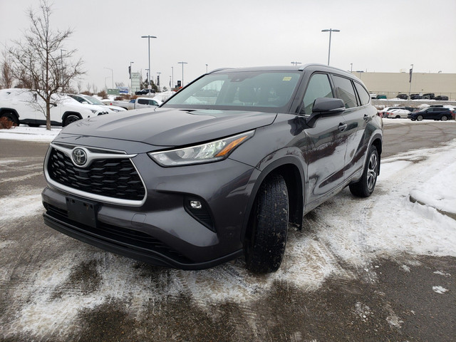 2022 Toyota Highlander XLE XLE 8 Passenger in Cars & Trucks in Edmonton