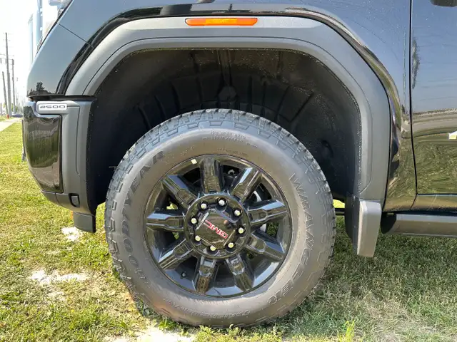 2025 GMC Sierra 2500HD AT4 in Cars & Trucks in Markham / York Region - Image 10