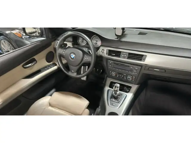2011 BMW 3 Series Cabriolet 335is in Cars & Trucks in Mississauga / Peel Region - Image 34