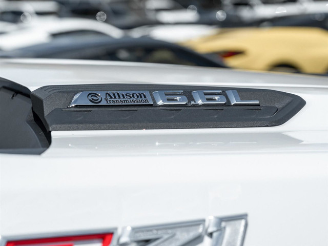 2025 Chevrolet SILVERADO 2500HD Custom- Dbl Cab | Tonneau Cover  in Cars & Trucks in Markham / York Region - Image 3