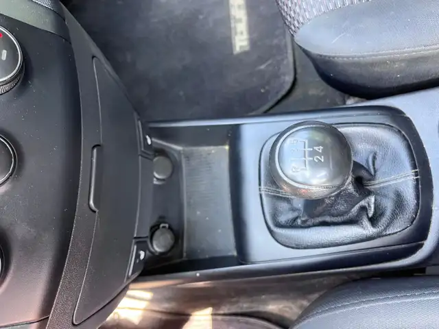 Hyundai Elantra Touring SE Manual 2012 in Cars & Trucks in Longueuil / South Shore - Image 10