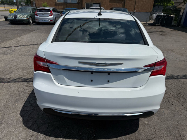 2014 Chrysler 200 LX in Cars & Trucks in Hamilton - Image 4