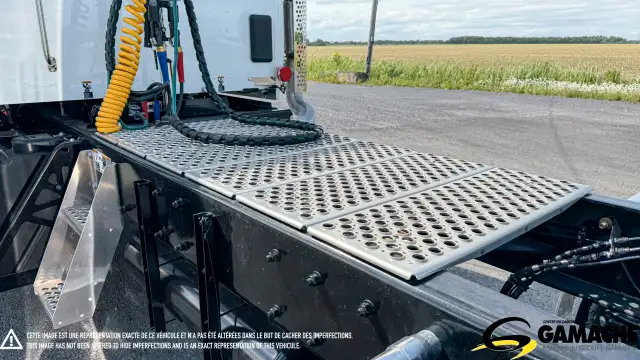 2025 KENWORTH T880 DAY CAB in Heavy Trucks in Chilliwack - Image 10