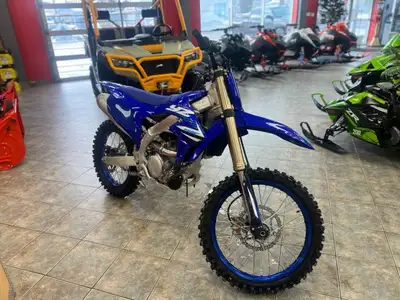 YAMAHA YZ250F 2025 Prête à poursuivre son héritage de domination dans la catégorie 250 cm3 la nouvel...
