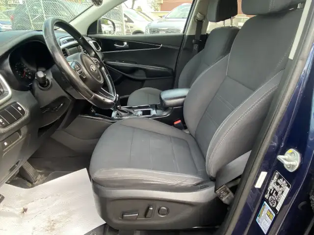 2017 Kia Sorento AWD 7 Passengers back up camera- Priced to Sell in Cars & Trucks in Edmonton - Image 6