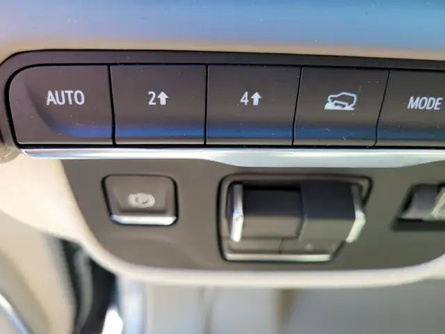 2024 Cadillac Escalade dans Autos et camions dans Peterborough - Image 23