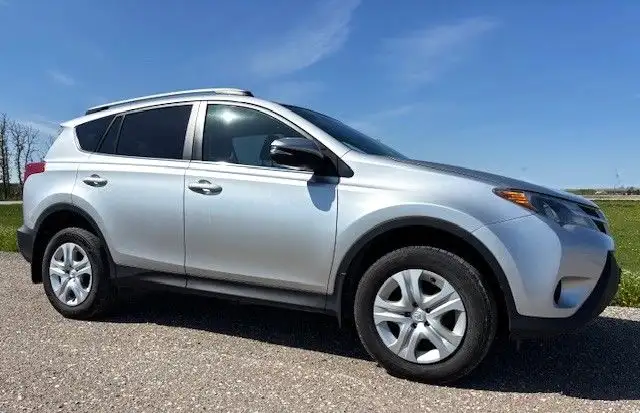 2014 Toyota RAV4 LE AWD *UPGRADE PACKAGE - WARRANTY INCL* in Cars & Trucks in Winnipeg - Image 2