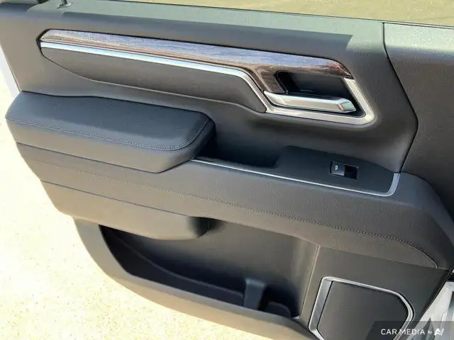 2025 Chevrolet Silverado 3500HD LTZ 4WD Crew Cab | 20IN FUEL dans Autos et camions dans Comté de Strathcona - Image 25
