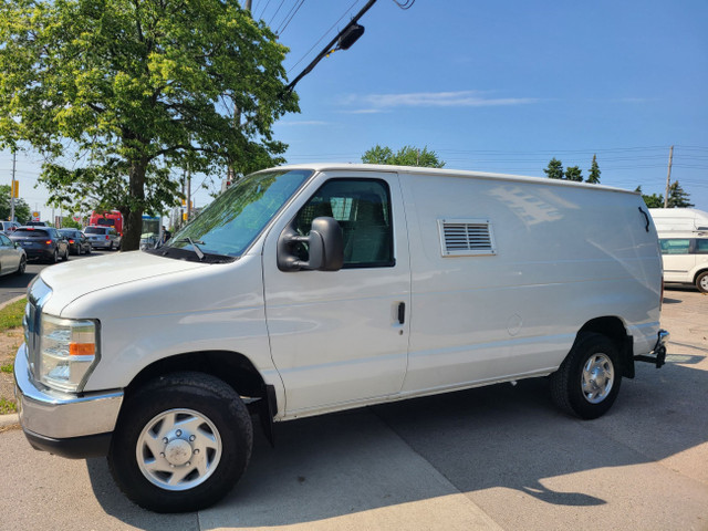 2011 Ford Econoline E-350 Super Duty in Cars & Trucks in Mississauga / Peel Region - Image 2