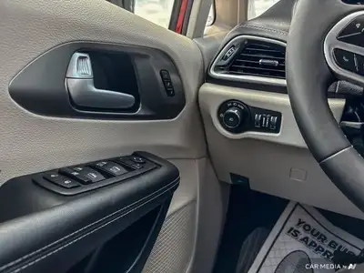 2024 Chrysler Pacifica Touring-L | Apple Carplay | Heated Seats, View more