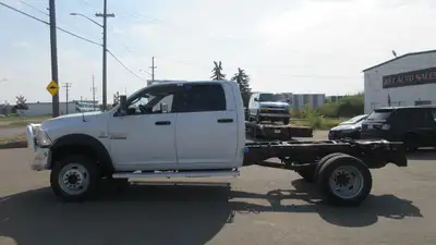 NEW ARRIVAL.. 2017 Ram 5500 SLT 4x4 CREW CAB & CHASSIS - 6 Cylinder 6.7 L Diesel Engine - 6 Speed Ma...