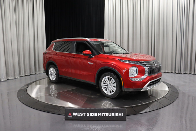 2025 Mitsubishi Outlander PHEV SE in Cars & Trucks in Edmonton