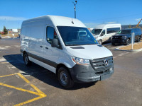 3.0L V6 Diesel, 7 Spd Transmission, Leatherete Seat Covers, Twin Front Passenger Seats, Keyless Entr... (image 8)